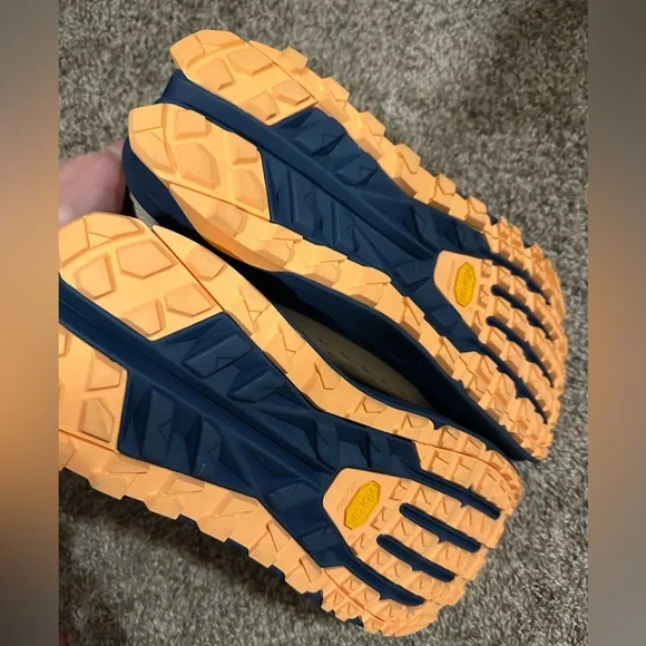 Altra Olympus 6 Sneakers - Picture 3 of 7